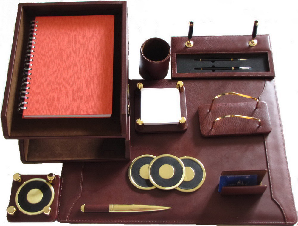 кожаные аксессуары. кожаный набор. подарки из кожи для женщин. кожаный подарок мужчине. набор настольный для руководителя из кожи s142v.